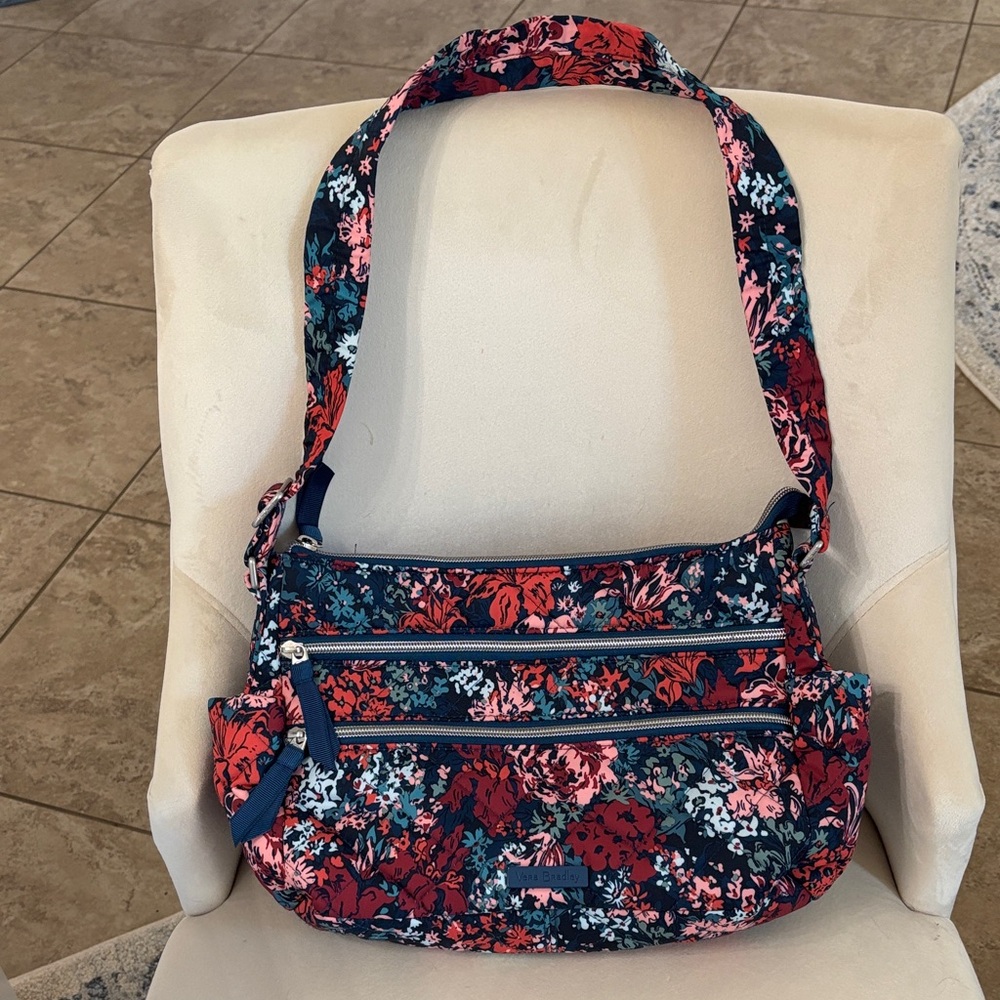 Vera Bradley triple zip in Cabbage Rose